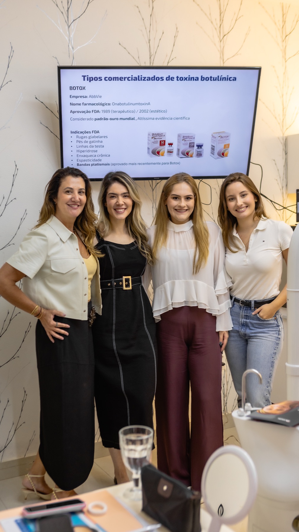 Dra. Nicole Bettiol conduzindo mentoria em grupo